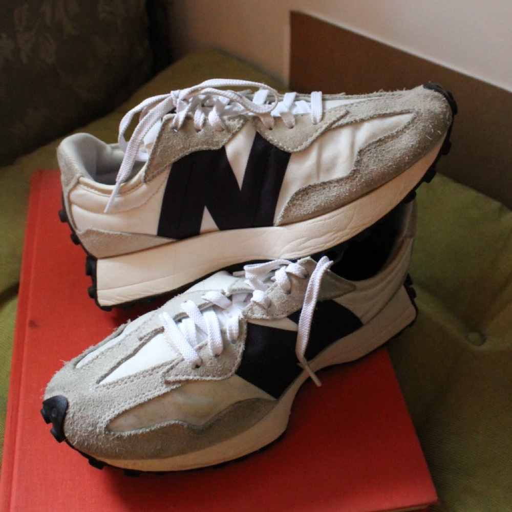 New Balance 327 Sneakers